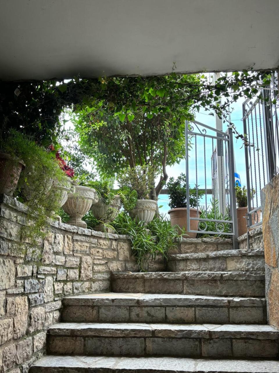 Guest House Adi Hoxha Berat Kültér fotó